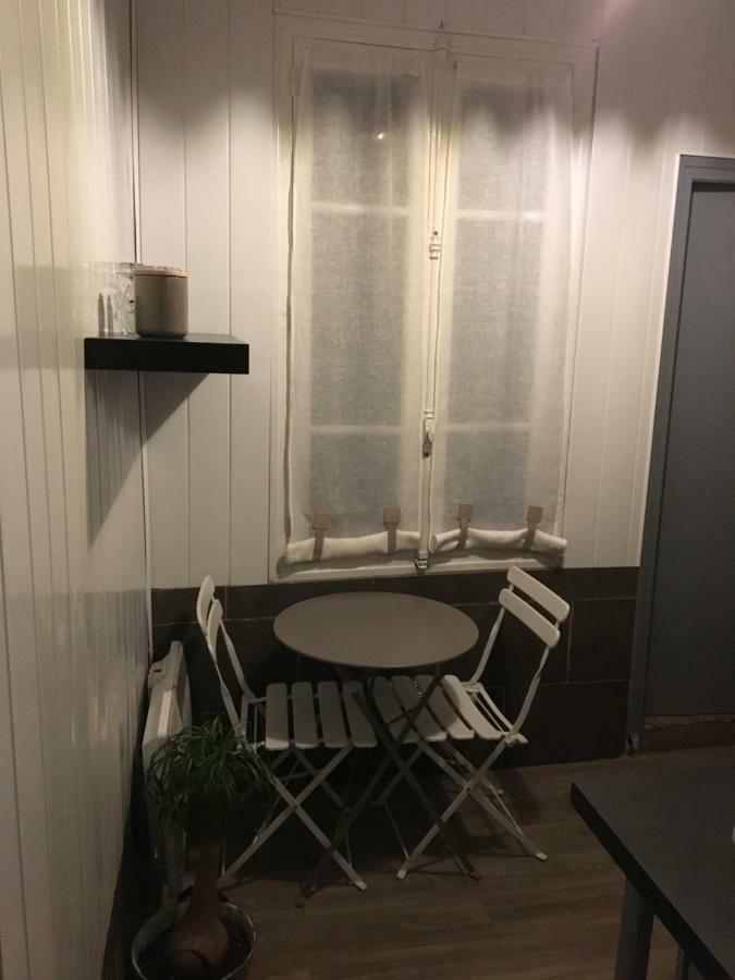 Studio Avec Mezzanine A 5 Min Des Arenes Et De La Gare Hotel นีมส์ ภายนอก รูปภาพ